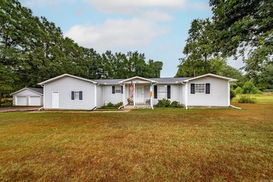 Plenty of space to enjoy the outdoors on this 2.5 acre property - photo 1