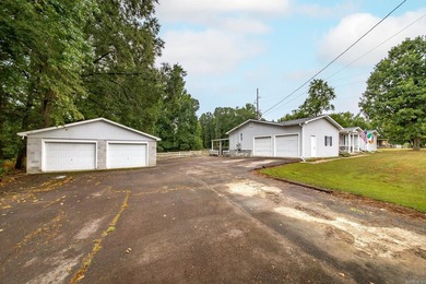 Plenty of space to enjoy the outdoors on this 2.5 acre property - photo 2
