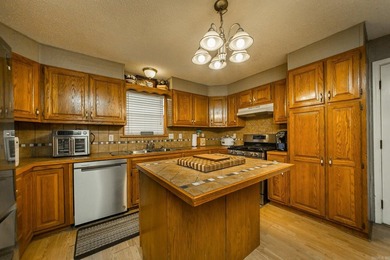 Plenty of space to enjoy the outdoors on this 2.5 acre property - photo 7