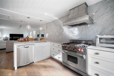 Live in the Heart of Mid-Beach! This 3BD/2BA residence offers - photo 12