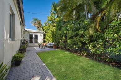 Live in the Heart of Mid-Beach! This 3BD/2BA residence offers - photo 16