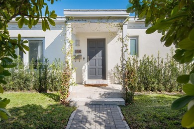 Live in the Heart of Mid-Beach! This 3BD/2BA residence offers - photo 23