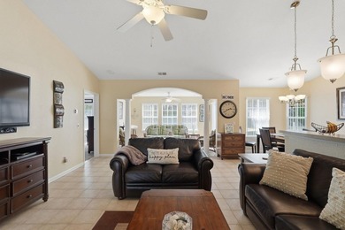 Beautifully FURNISHED, well maintained 3 bed 2 bath ranch with - photo 4