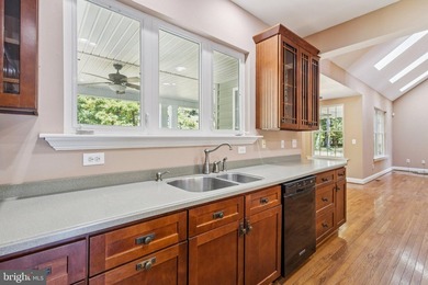 Welcome to a private estate that perfectly blends comfort - photo 6