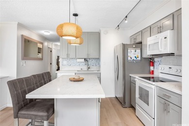 Enjoy island living in this beautifully updated 2-bedroom - photo 3