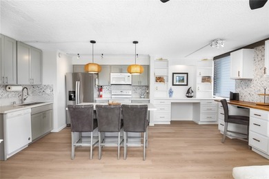Enjoy island living in this beautifully updated 2-bedroom - photo 4