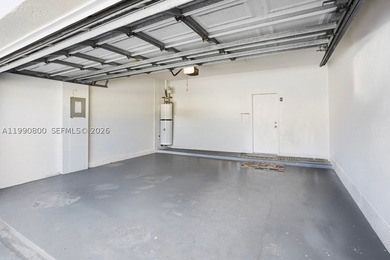 Remodeled kitchen and bathrooms highlight this well maintained 3 - photo 33