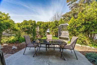 Exceptional value per square foot! Beautifully maintained - photo 33