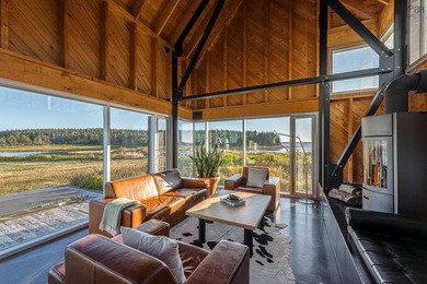 Point House, a rare offering by internationally acclaimed - photo 8
