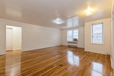 Spacious and Sunlit 2-Bedroom Coop in the Heart of Forest Hills - photo 6
