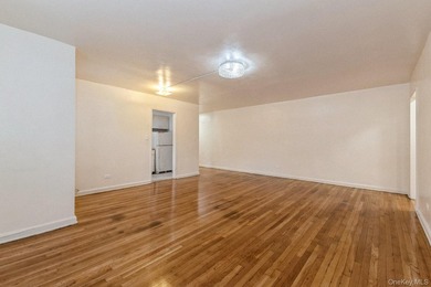 Spacious and Sunlit 2-Bedroom Coop in the Heart of Forest Hills - photo 9