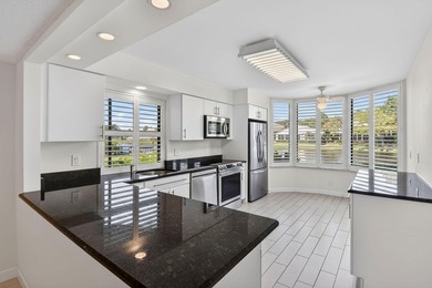 Beautifully maintained 1st floor condominium with extended water - photo 12