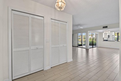 Beautifully maintained 1st floor condominium with extended water - photo 13