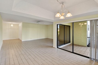 Beautifully maintained 1st floor condominium with extended water - photo 15