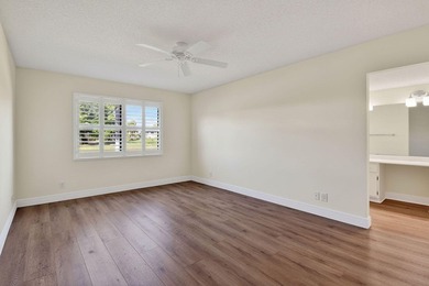 Beautifully maintained 1st floor condominium with extended water - photo 17