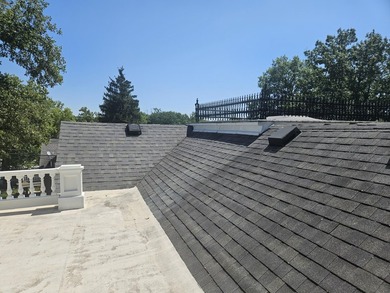 Classic architecture, modern updates, and an unbeatable location - photo 18