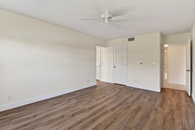 Beautifully maintained 1st floor condominium with extended water - photo 19