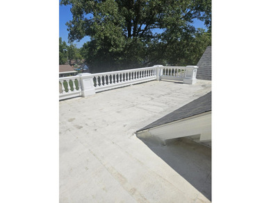Classic architecture, modern updates, and an unbeatable location - photo 19