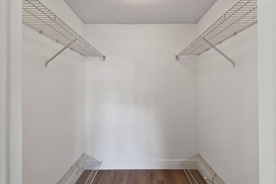 Beautifully maintained 1st floor condominium with extended water - photo 20