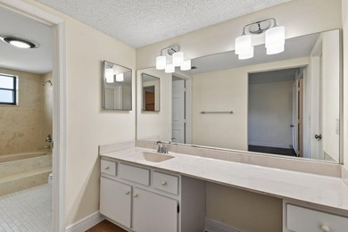 Beautifully maintained 1st floor condominium with extended water - photo 22