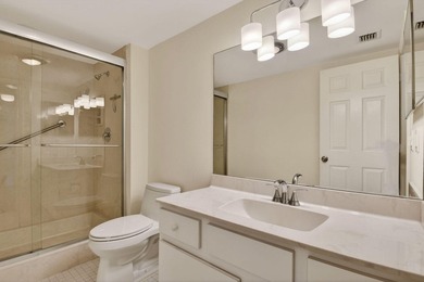 Beautifully maintained 1st floor condominium with extended water - photo 26