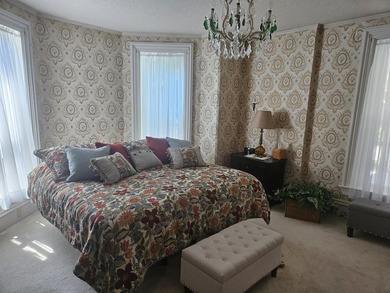 Classic architecture, modern updates, and an unbeatable location - photo 28