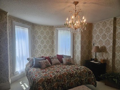 Classic architecture, modern updates, and an unbeatable location - photo 29