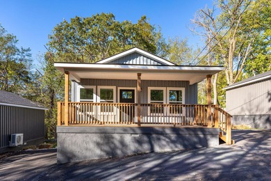 Lake Taneycomo Home For Sale in Hollister Missouri