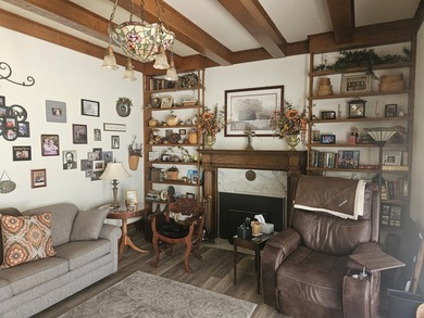 Classic architecture, modern updates, and an unbeatable location - photo 47
