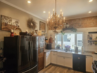 Classic architecture, modern updates, and an unbeatable location - photo 50