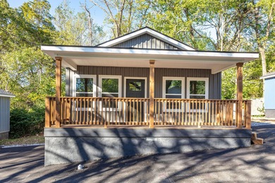 Lake Taneycomo Home For Sale in Hollister Missouri