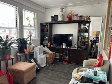 Exceptional opportunity to own a fully renovated legal triplex - photo 5