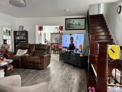 Exceptional opportunity to own a fully renovated legal triplex - photo 7