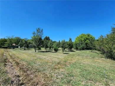 Linn Valley Lakes Lot For Sale in Linn Valley Kansas