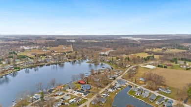 Welcome to the Barbee Chain of Lakes! This great lakefront home - photo 3