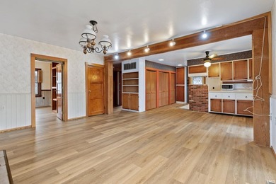 Welcome to the Barbee Chain of Lakes! This great lakefront home - photo 10