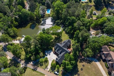 Custom-built home. Winding staircase & grand foyer. Huge master - photo 3
