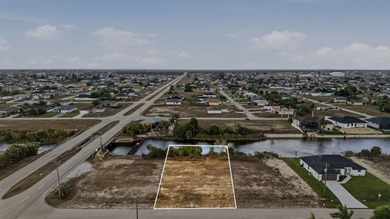 Clear lot on a freshwater canal in growing NW Cape Coral - photo 3