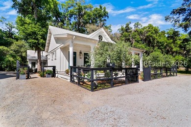 A storybook cottage in the heart of downtown Bluffton, this - photo 2