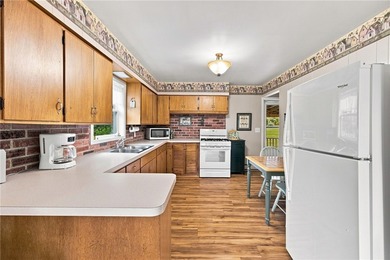 Welcome to the home you've been waiting for! Situated scenically - photo 13
