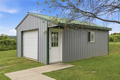 Welcome to the home you've been waiting for! Situated scenically - photo 31