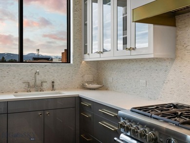 Welcome to this stunning, high-end furnished condo, ideally - photo 31