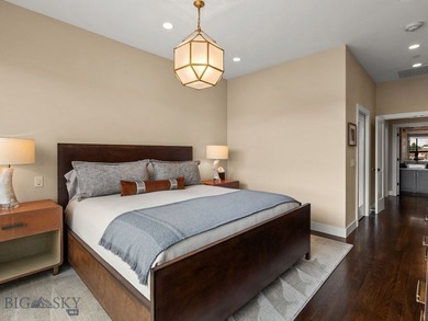 Welcome to this stunning, high-end furnished condo, ideally - photo 38
