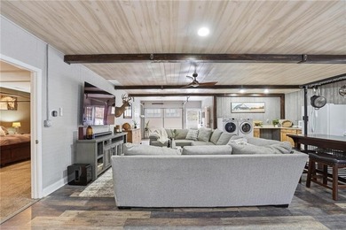 Extraordinary 15-acre Kansas City, Kansas estate featuring a - photo 9