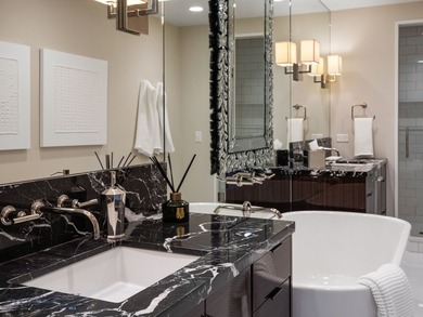 Welcome to this stunning, high-end furnished condo, ideally - photo 41