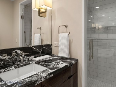 Welcome to this stunning, high-end furnished condo, ideally - photo 42
