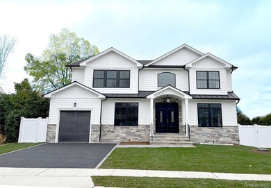 Brand-New Custom Colonial in the Heart of Merrick - Move-In - photo 1