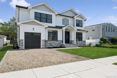 Brand-New Custom Colonial in the Heart of Merrick - Move-In - photo 3