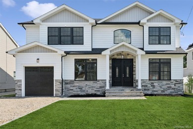 Brand-New Custom Colonial in the Heart of Merrick - Move-In - photo 4