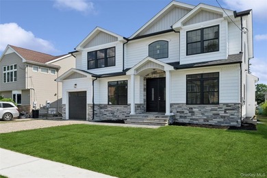 Brand-New Custom Colonial in the Heart of Merrick - Move-In - photo 5